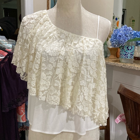 Ella Moss Tops - Very Feminine 💐